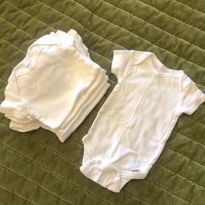 Gerber Basic Onsies Lot of 5 White 0-3 months